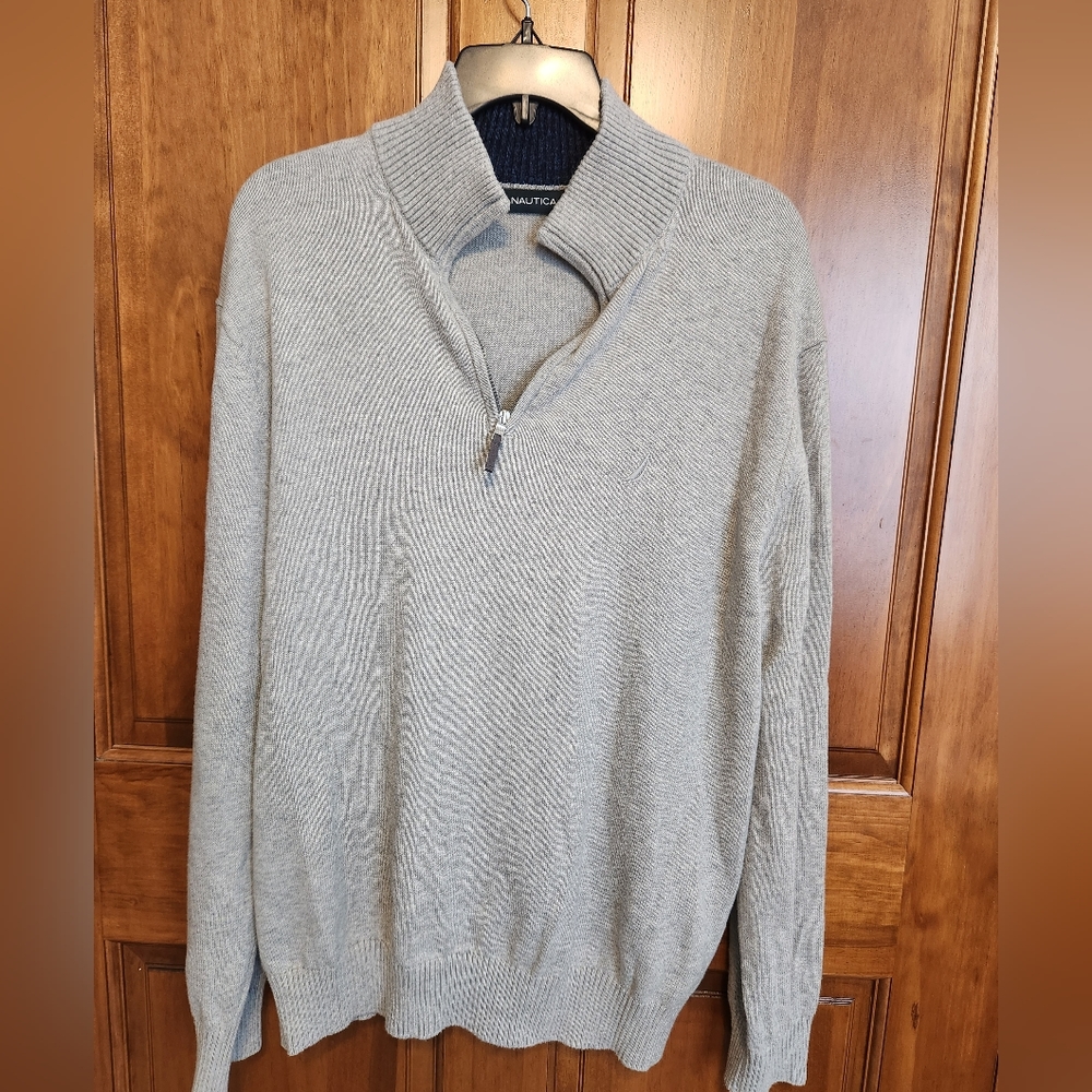 (4 For $20) Nautica Mens XL Grey 1/4 zipper sweater.  Like brand new.